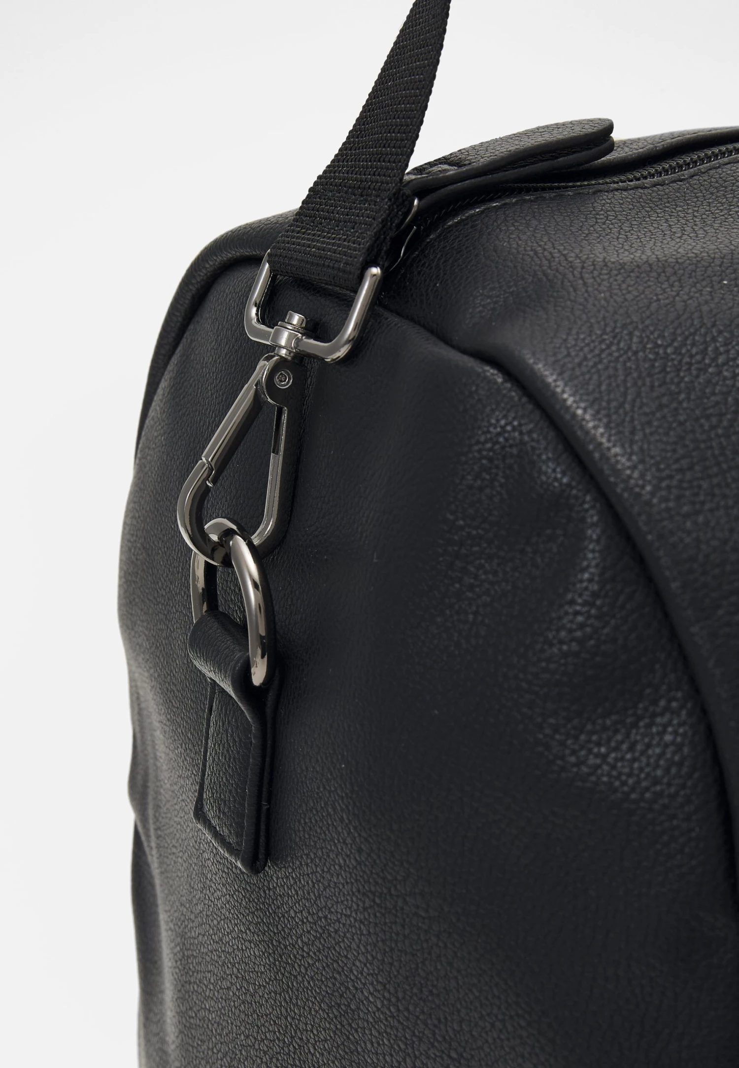 Pier One Unisex - Weekend Bag - Black 7 Pier One Unisex - Weekend Bag - Black - Image 5