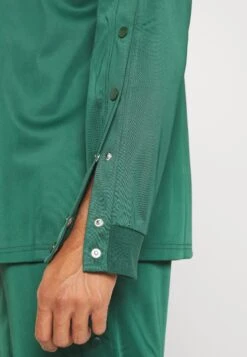 YOURTURN Unisex - Long Sleeved Top - Dark Green -Fashion Store 2b7642b57fcd47a080bd29ebccc98ff5