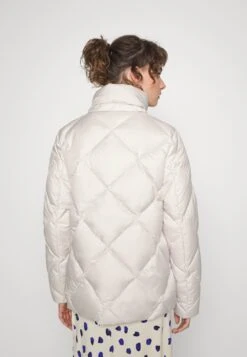 Marc O'Polo Diamond Quilting Detachable Hood Welt Poc - Down Jacket - Chalky Stone 12 Marc O'Polo Diamond Quilting Detachable Hood Welt Poc - Down Jacket - Chalky Stone -Fashion Store 5d608c7a9e8b4cf2a9e8b6212c69d85a