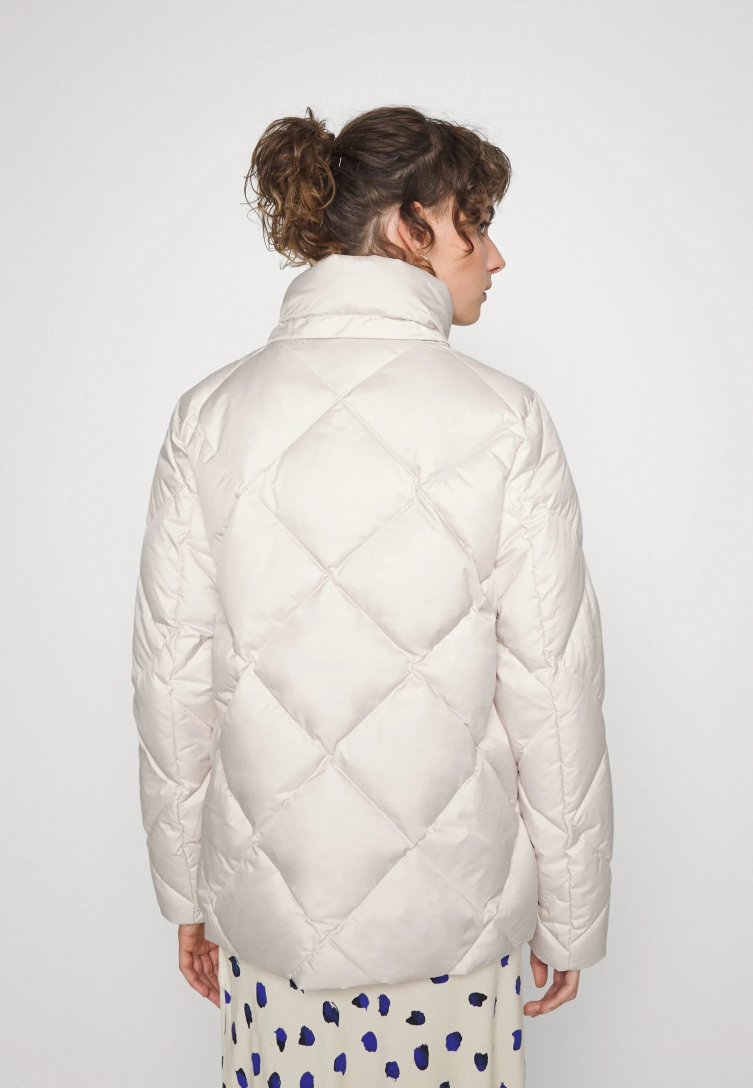 Marc O'Polo Diamond Quilting Detachable Hood Welt Poc - Down Jacket - Chalky Stone 6 Marc O'Polo Diamond Quilting Detachable Hood Welt Poc - Down Jacket - Chalky Stone - Image 4