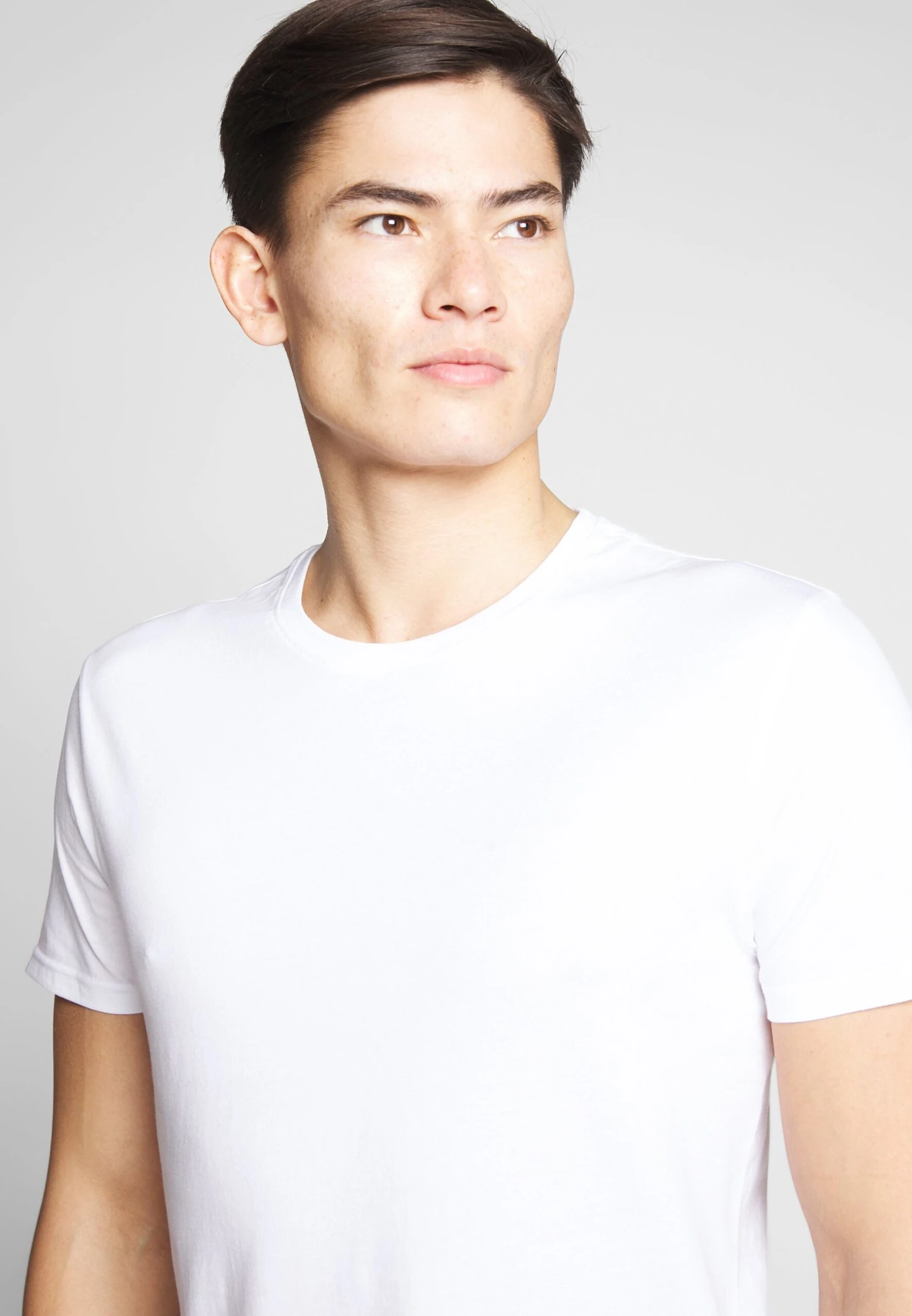 Pier One 2 Pack - Basic T-Shirt - White/Dark Blue 7 Pier One 2 Pack - Basic T-Shirt - White/Dark Blue - Image 5