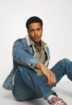 Wrangler Straight Leg Jeans - Blue Fever 11 Wrangler Straight Leg Jeans - Blue Fever -Fashion Store 6a28327e7dde4192a75580741ce691df