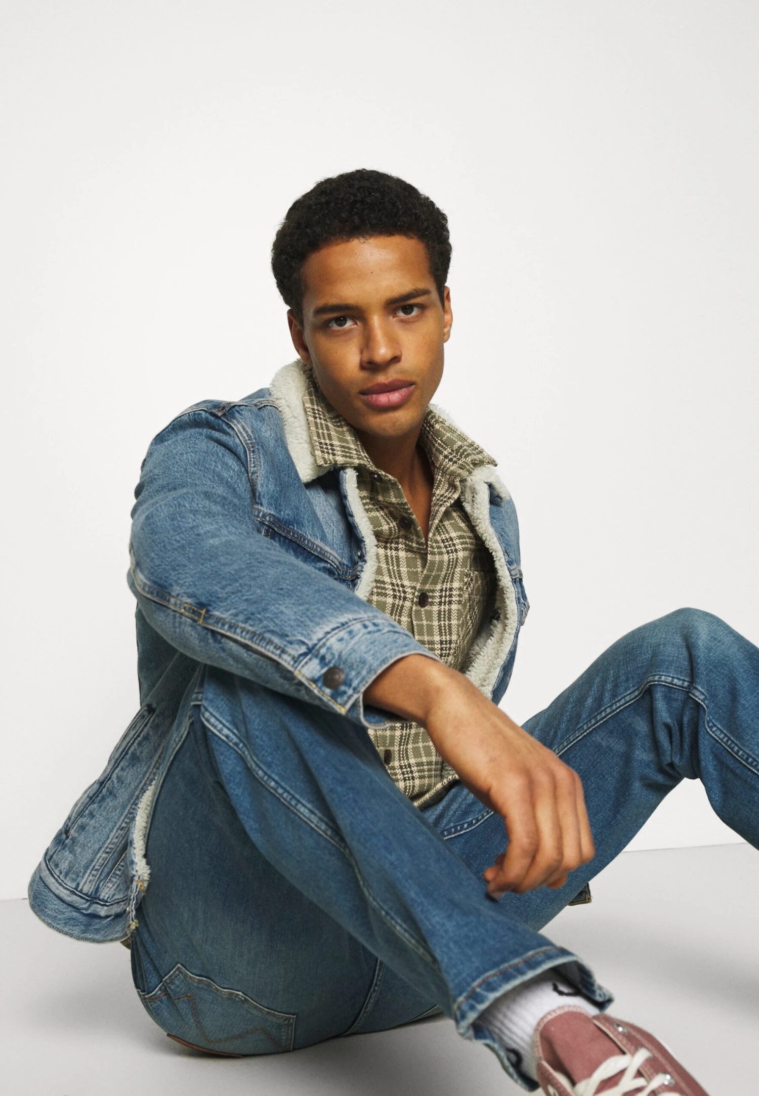 Wrangler Straight Leg Jeans - Blue Fever 6 Wrangler Straight Leg Jeans - Blue Fever - Image 4