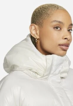 Nike Sportswear W Nsw Tf Synfl City Hd Jkt - Winter Jacket - Light Bone/Black 14 Nike Sportswear W Nsw Tf Synfl City Hd Jkt - Winter Jacket - Light Bone/Black -Fashion Store 6bb3f565f63a4b7a9c3a7ee31ef1f0ba