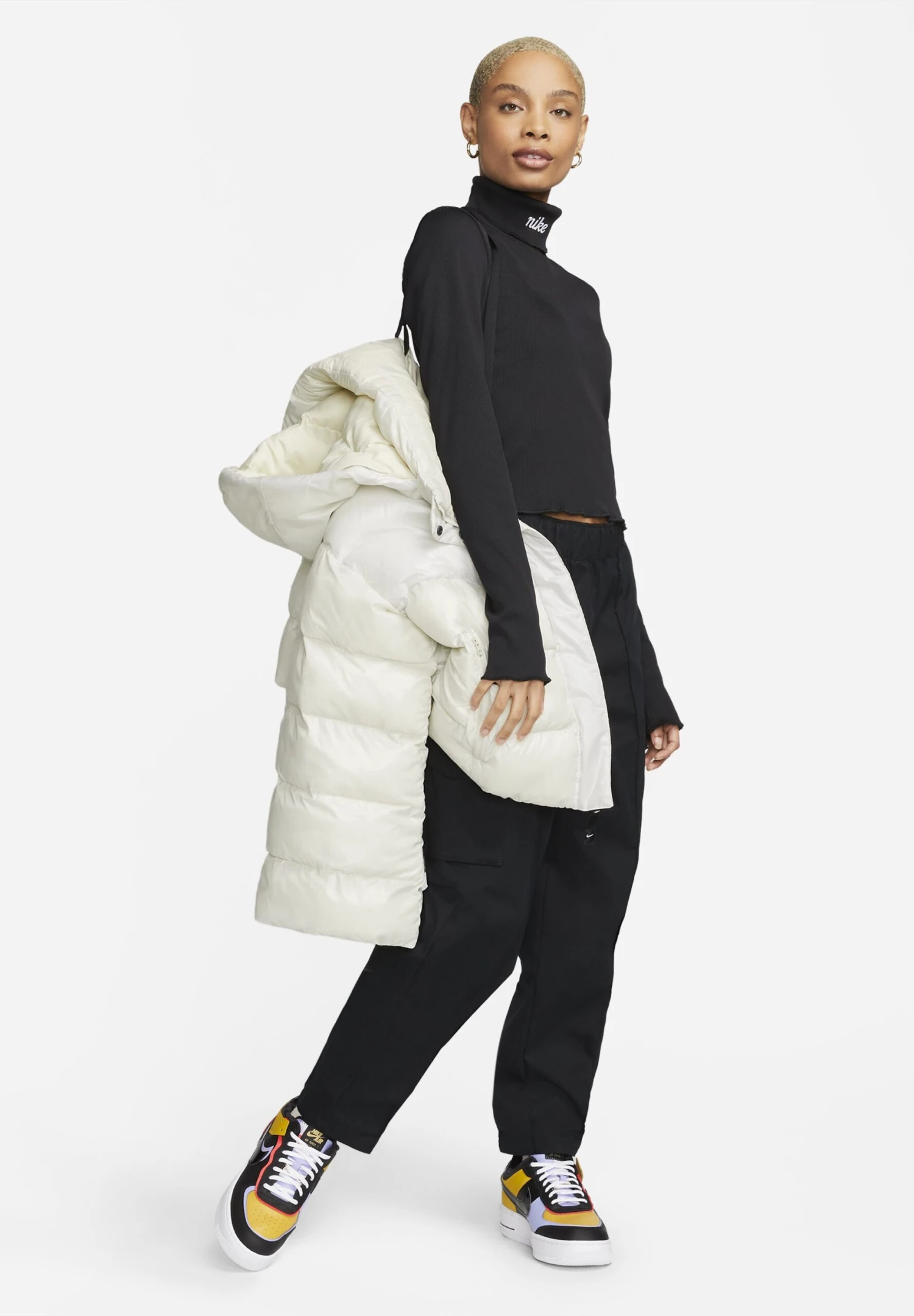 Nike Sportswear W Nsw Tf Synfl City Hd Jkt - Winter Jacket - Light Bone/Black 4 Nike Sportswear W Nsw Tf Synfl City Hd Jkt - Winter Jacket - Light Bone/Black - Image 2