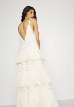 Needle & Thread ExclusiveCandice Gown - Occasion Wear - Cream -Fashion Store e4087b176a664207802cce180b1ce91f