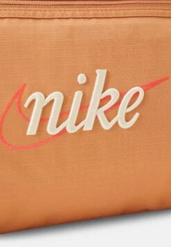 Nike Performance Gym Club Retro - Sports Bag - Amber Brown/Bright Crimson 11 Nike Performance Gym Club Retro - Sports Bag - Amber Brown/Bright Crimson -Fashion Store f7afe1eab428496abd7651dae3c56b8a