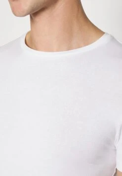 Pier One 3 Pack Muscle Fit- Basic T-Shirt - White -Fashion Store fbff782df8bd48e785ba49657f6e4762